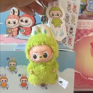 CONFIRMED - LETTER “V “ POP MART - LABUBU - PIN OF LOVE